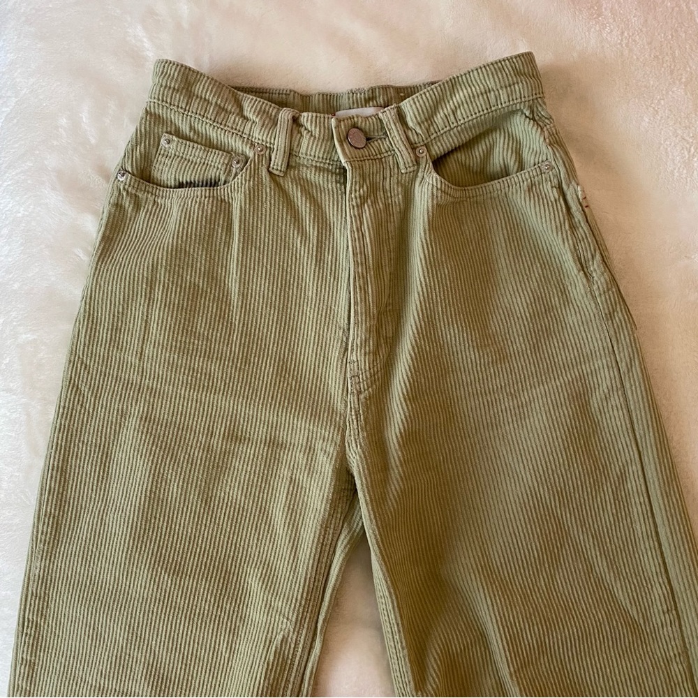 BDG High and Wide Corduroy Pants in Lima Bean Green Size 25